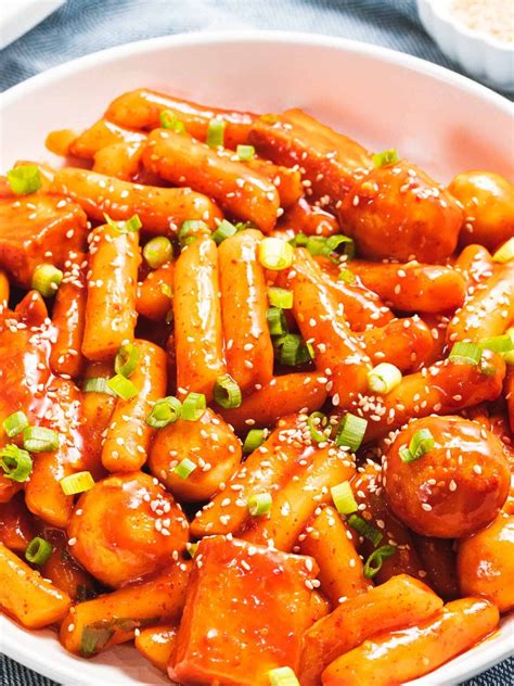 Tteokbokki (Spicy Korean Rice Cakes) .